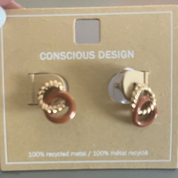 Jewelry - White House black market Gold and Brown Earrings stud new